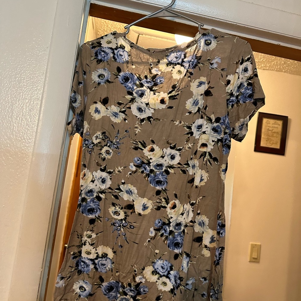 Cute flowered short sleeve shirt